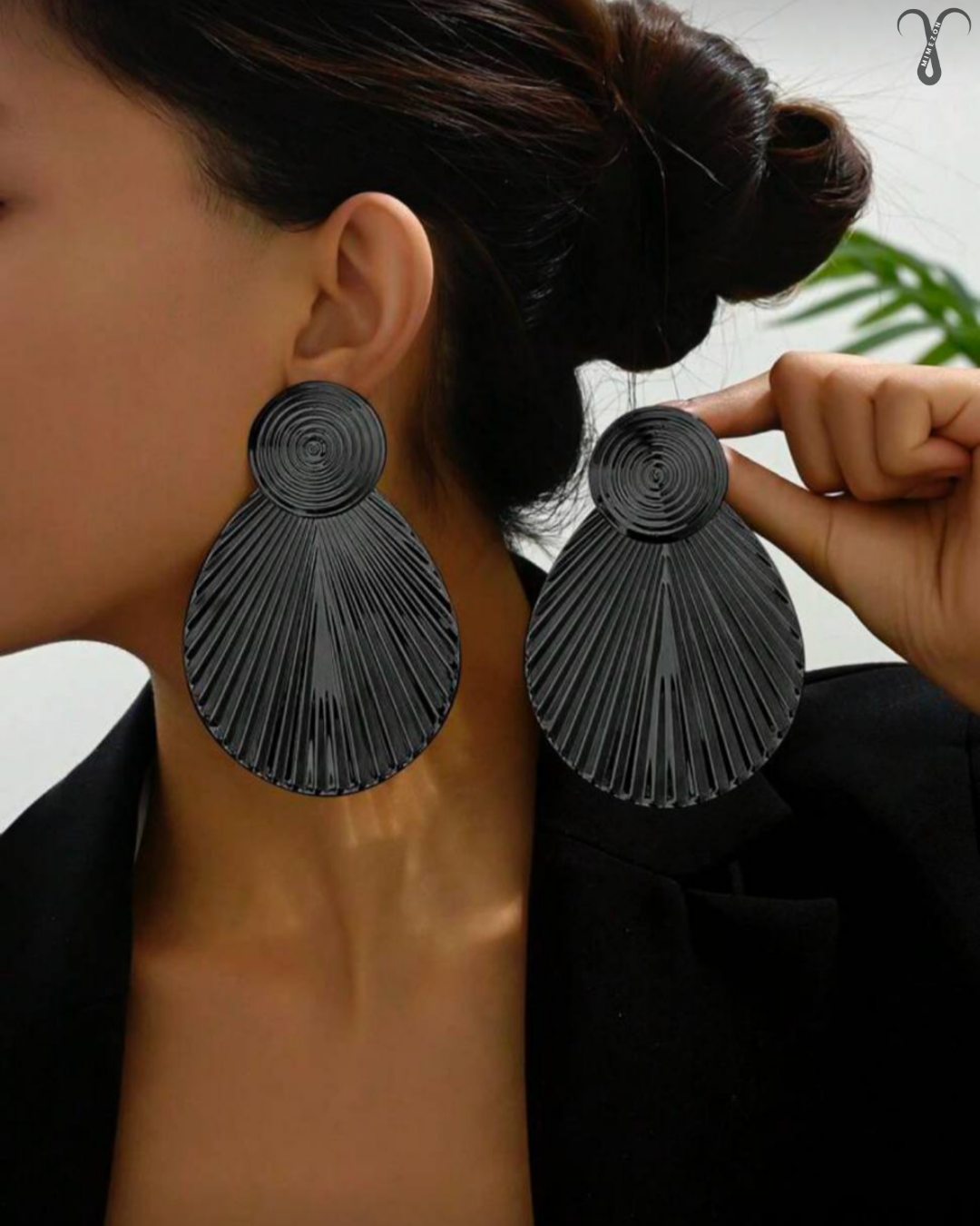 گوشواره طرح برگ استیل مشکی برند Shein