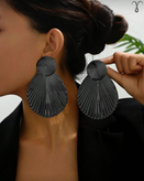 گوشواره طرح برگ استیل مشکی برند Shein