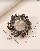 سنجاق سینه با سنگ های مصنوعی از برند Shein