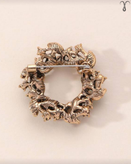 سنجاق سینه با سنگ های مصنوعی از برند Shein