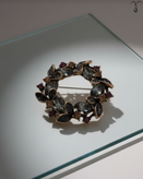 سنجاق سینه با سنگ های مصنوعی از برند Shein