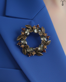 سنجاق سینه با سنگ های مصنوعی از برند Shein