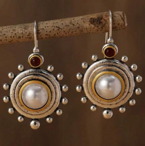 گوشواره جذاب طرح قدیمی از برند Shein