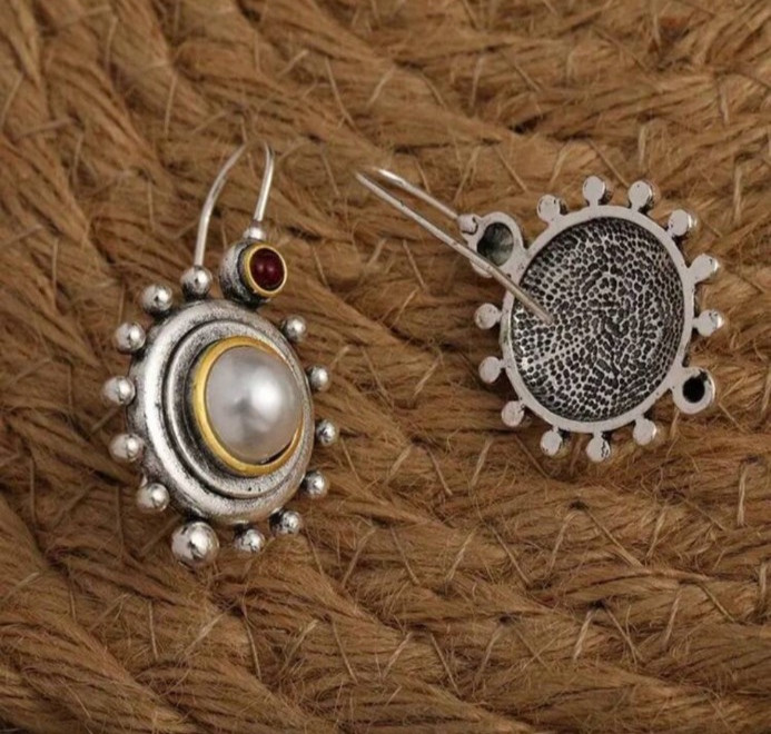 گوشواره جذاب طرح قدیمی از برند Shein