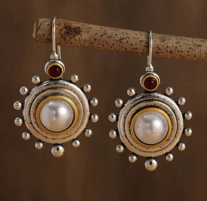 گوشواره جذاب طرح قدیمی از برند Shein